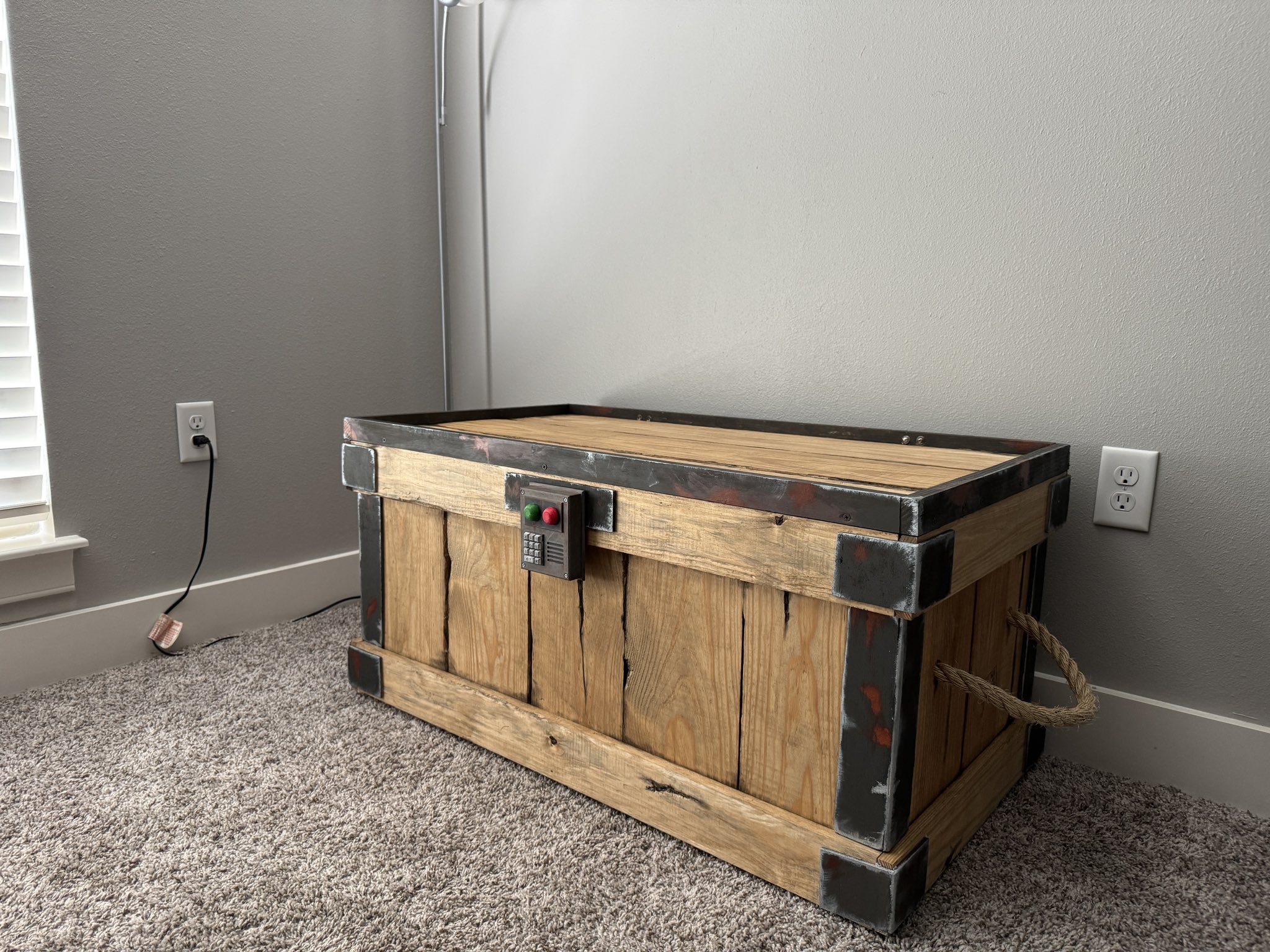 Life-size large box